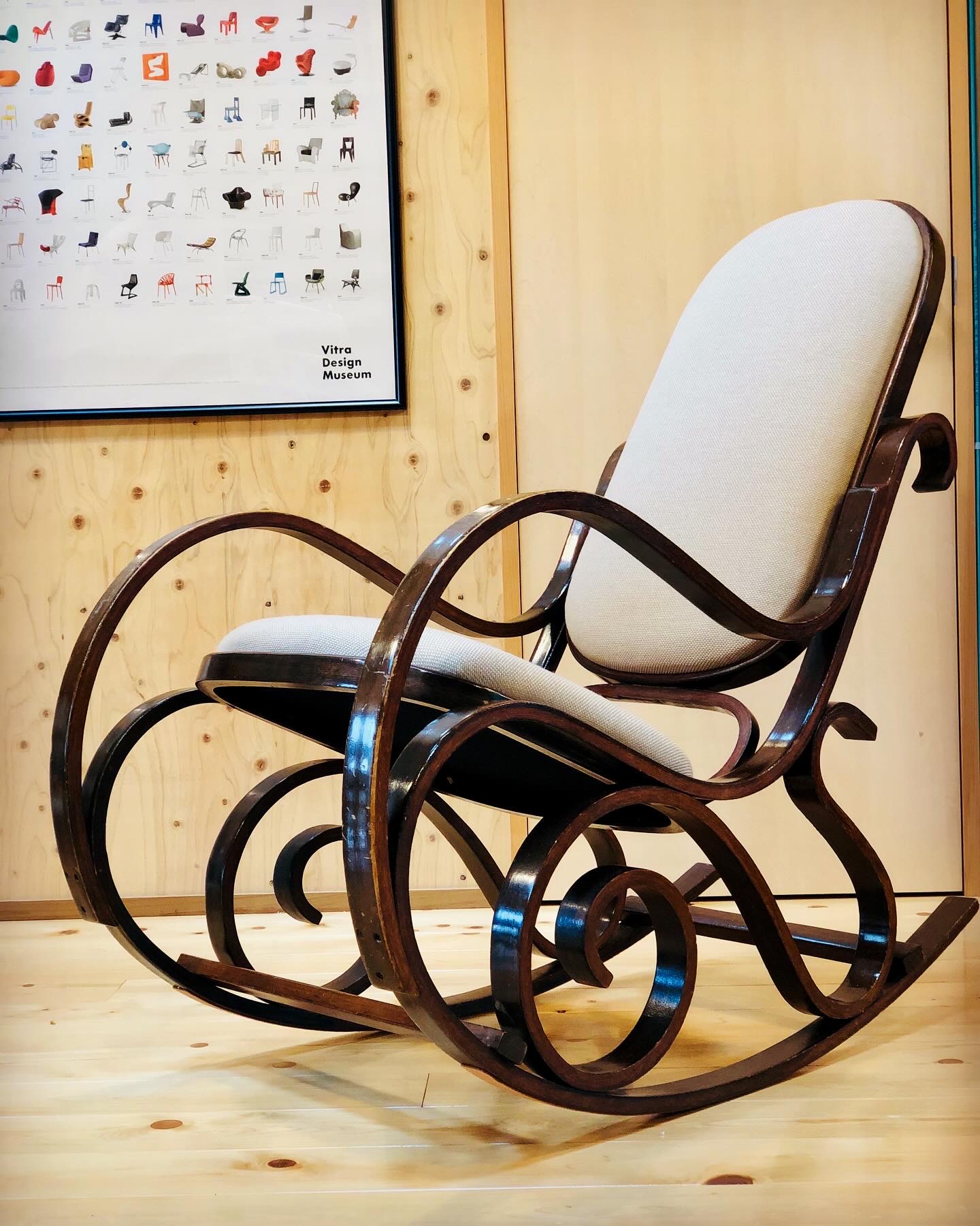 ベントウッドロッキングチェア張り替え後